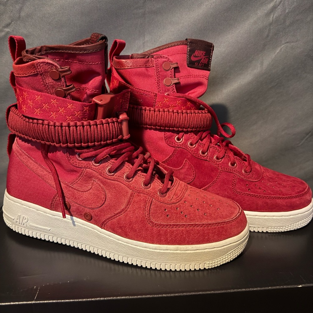 Nike Air Force 1 High Red Sneakers